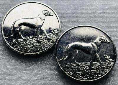 文馨钱币收藏第 284 场，【 长期接收代拍品】老藏家拍品南朝鲜李承晚时期货币，泰国大型纪念币，土耳其各时期及各国套币场 - 原光好品 2005 年利比里亚生肖狗 2 枚