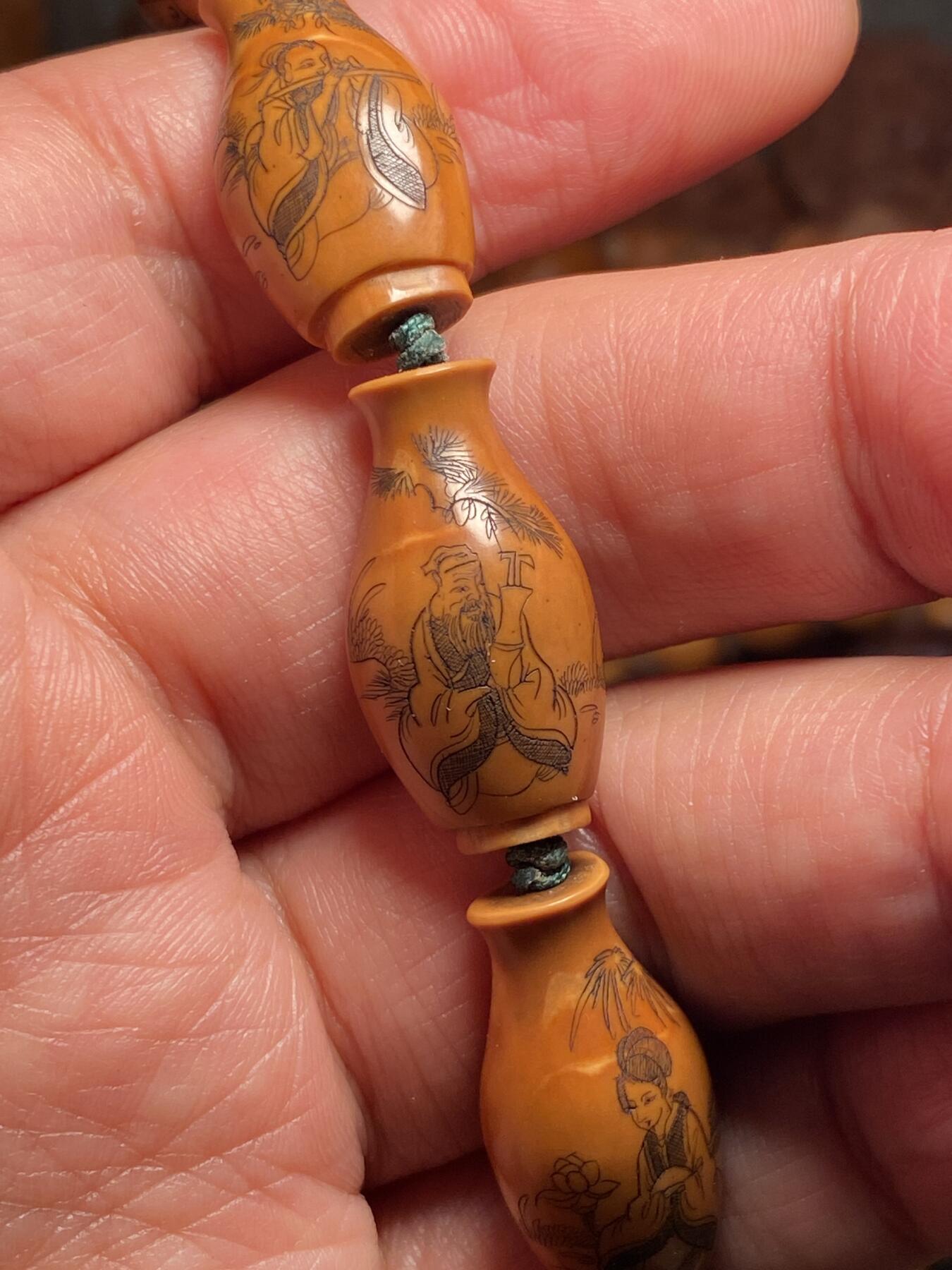 以核会友，中国非物质文化遗产苏工核雕手作 福利苏工核雕，纯手工雕刻，老苏工精品二花四季平安，八仙过海各显神通个性十足，等待有缘人尺寸1。4x2.6喜欢的来