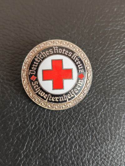 时顺第二十七拍 - 德国特殊时期红十字护士证章，珐琅无损，特殊版型，比普通版大1/3，且更精致