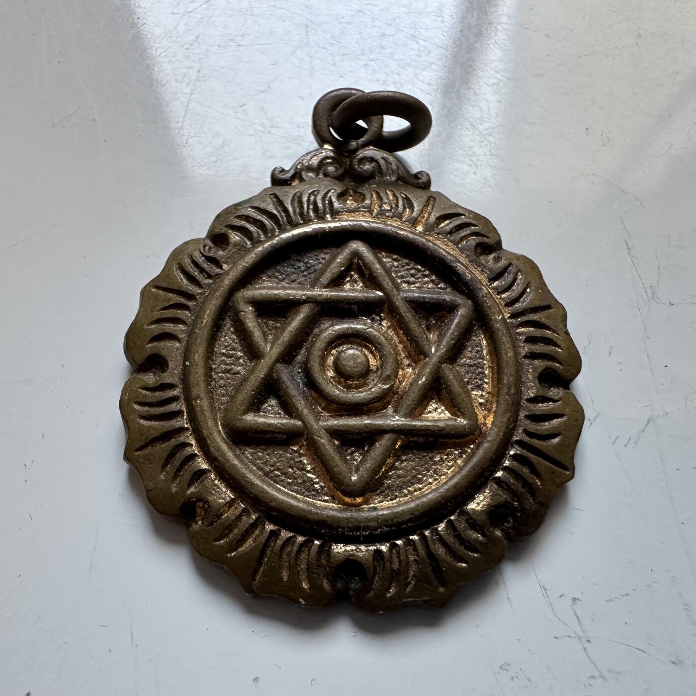 🌹外币初藏🌹🐯2025年第140场  每周二四六晚8️⃣点 接代拍 六芒星铜章护身符23.8毫米