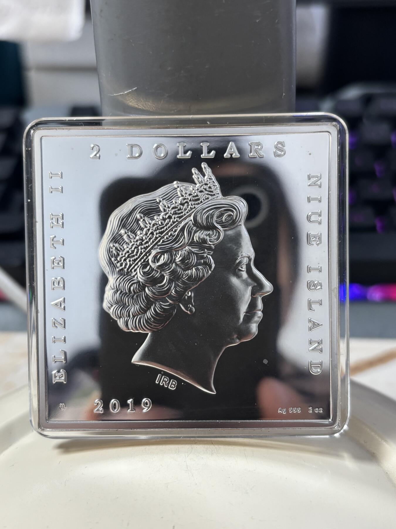 第185期拍卖 纽埃2019最昂贵的名画系列大溪地妇女2盎司纪念银币，999银，发行600枚