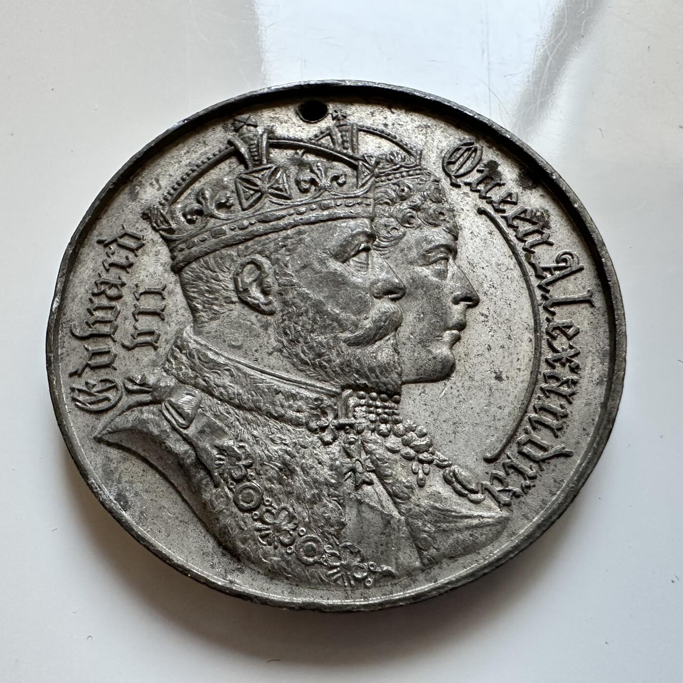 🌹外币初藏🌹🐯2025年第140场  每周二四六晚8️⃣点 接代拍 英国1909年伯明翰大学启用纪念章 38.1毫米15.8克 锡制 高浮雕哥特体设计