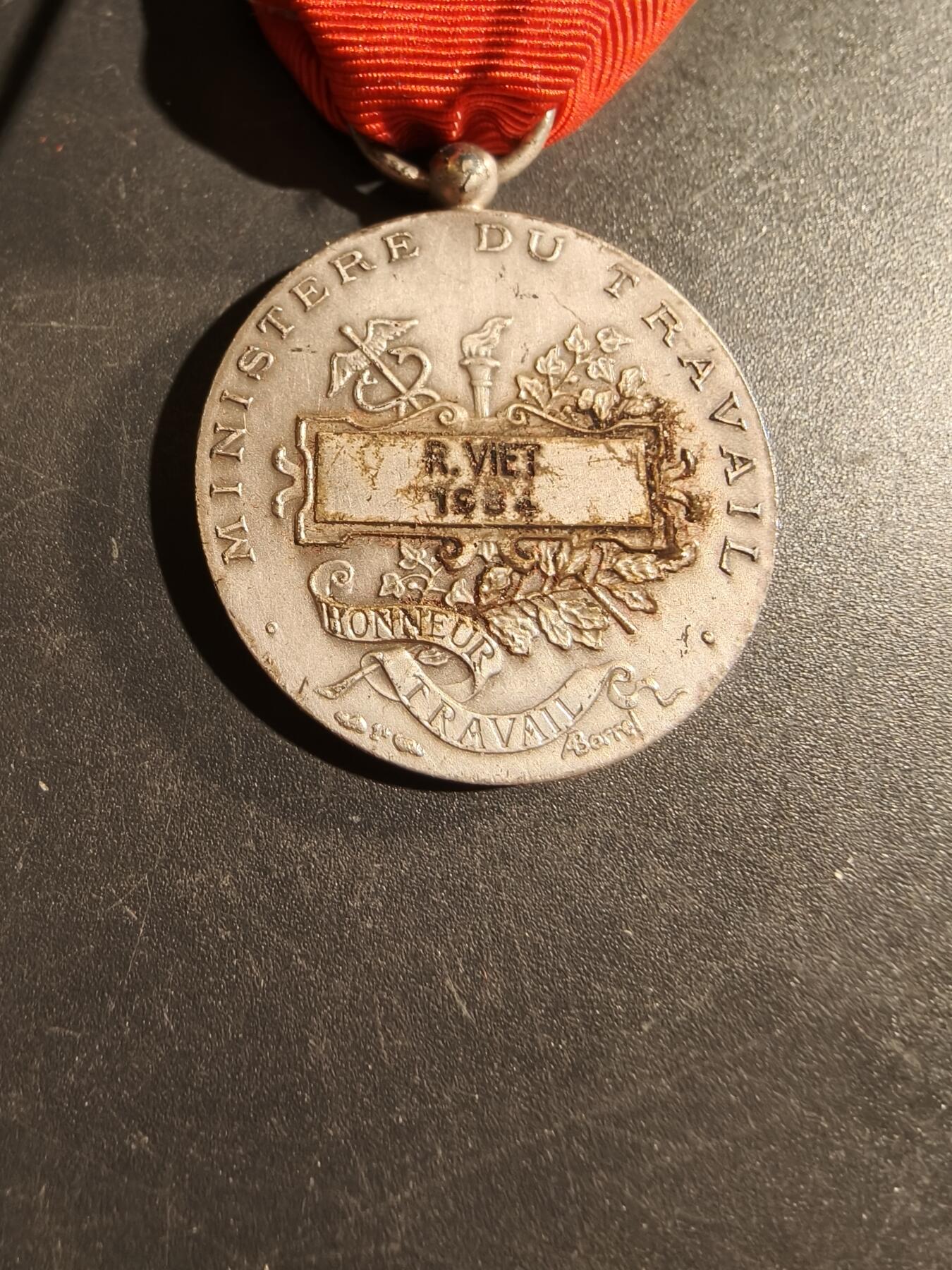 老王徽章第169期 法国银级劳工奖章    950银    1984年    12.2g