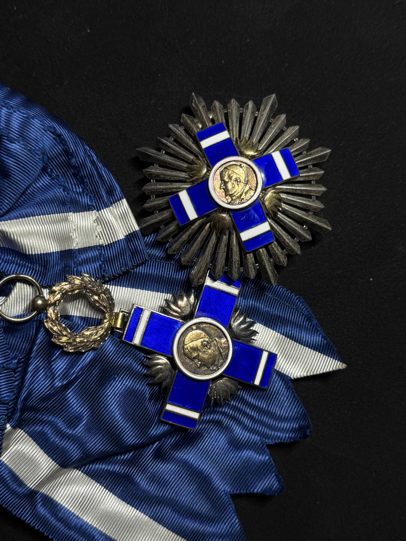 欢庆元旦！戎马世界章牌大赏第109期元旦大拍 萨尔瓦多大十字级何塞•马蒂亚斯•德尔加多勋章，银制，法国亚瑟贝特朗代工