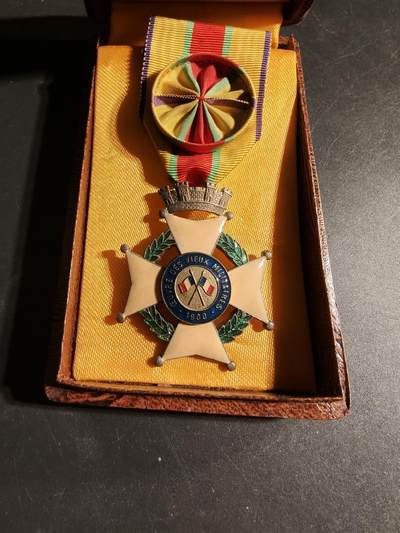 老王徽章第169期 - 法国1900军官级退伍军人协会勋章     原盒