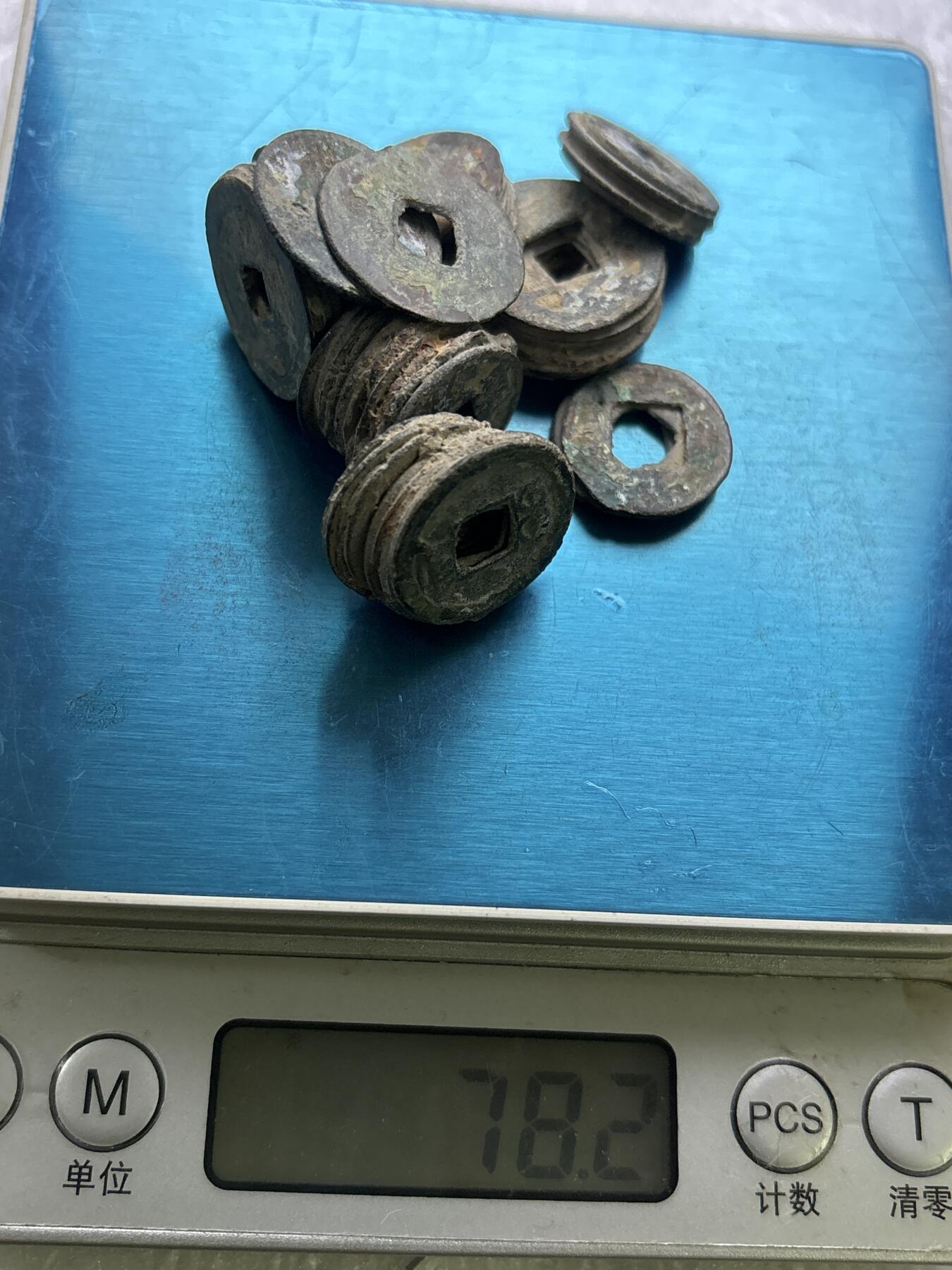 文馨钱币收藏第 284 场，【 长期接收代拍品】老藏家拍品南朝鲜李承晚时期货币，泰国大型纪念币，土耳其各时期及各国套币场 清代私铸筒子钱，未开，78.2 克，有 8 坨（筒）大几十枚