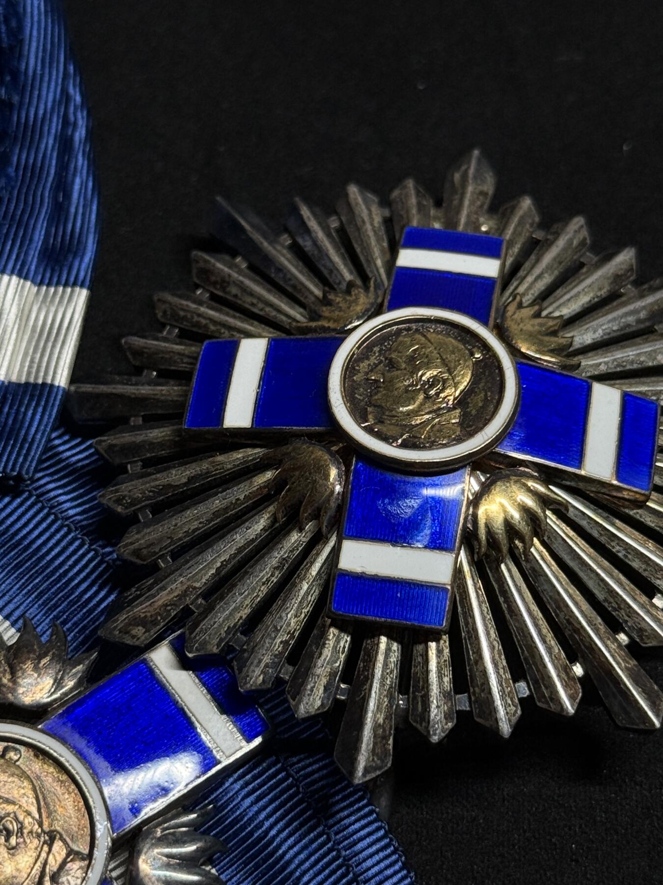 欢庆元旦！戎马世界章牌大赏第109期元旦大拍 萨尔瓦多大十字级何塞•马蒂亚斯•德尔加多勋章，银制，法国亚瑟贝特朗代工