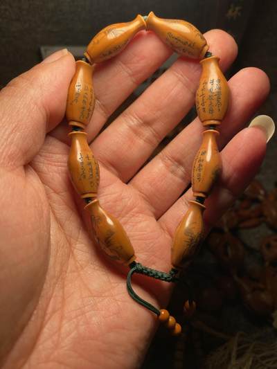 以核会友，中国非物质文化遗产苏工核雕手作 - 福利苏工核雕，纯手工雕刻，老苏工精品二花四季平安，八仙过海各显神通个性十足，等待有缘人尺寸1。4x2.6喜欢的来