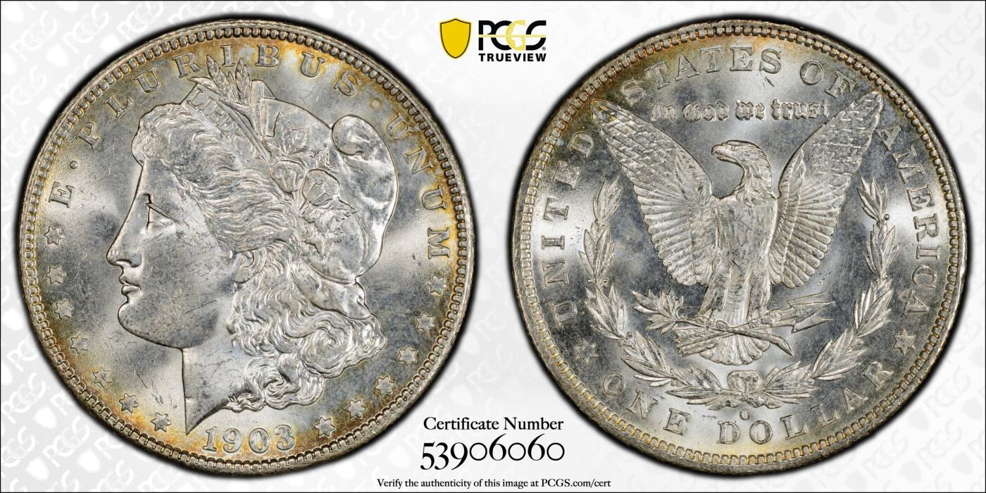 博洋堂藏家专场系列之美国钱币白金之夜专场②暨第152期（全场包邮）  PCGS MS64 美国1903 O 摩根 CAC 此年大部分的钱币钱币遭到融毁 余下的因储存不当也留下了布袋痕 再加上新奥尔良厂的铸造不精 一枚如此高分的钱币极为难得 此枚铸造精美 双面环彩包浆 麦稀奇首见品种 极其稀有的收藏品 PCGS指导价为6726RMB
