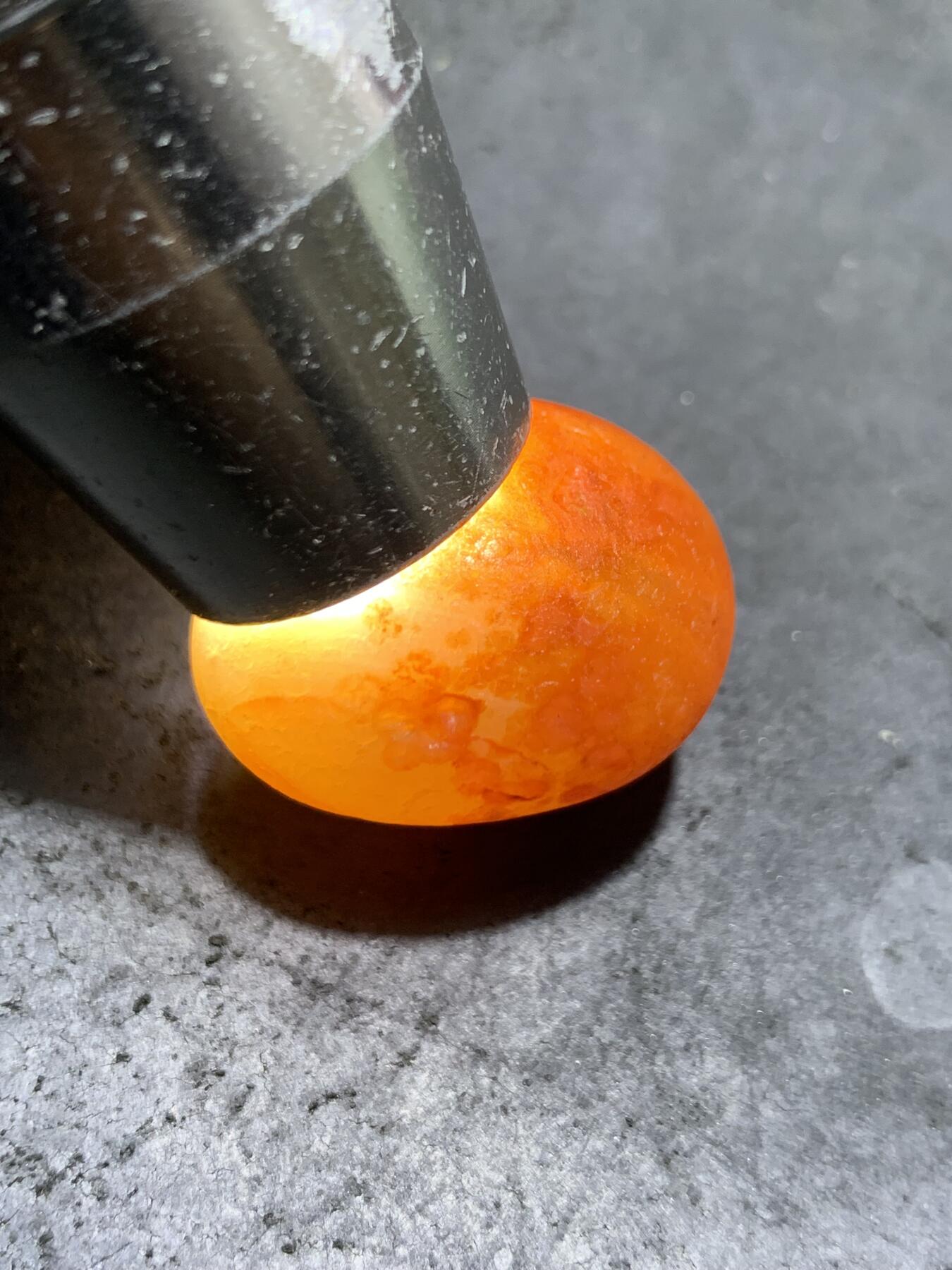 精美红白水冲籽川料南红玛瑙原石一颗，