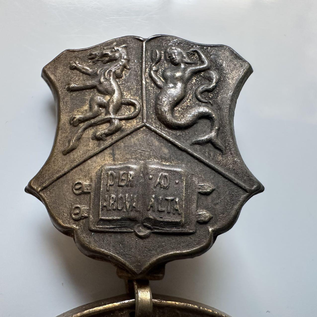 🌹外币初藏🌹🐯2025年第140场  每周二四六晚8️⃣点 接代拍 英国1909年伯明翰大学建校纪念章 35毫米19.8克 铜质镀金