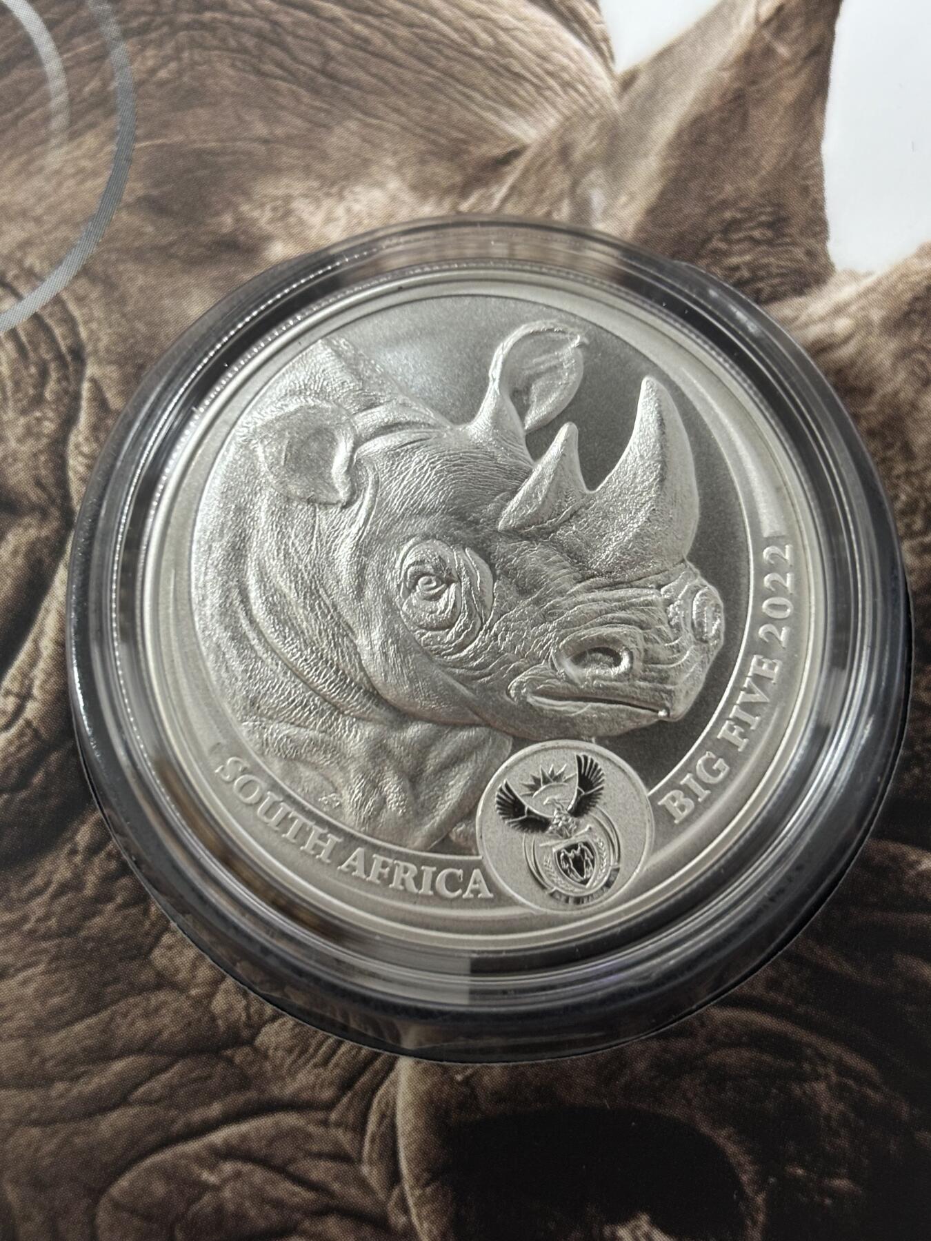 第185期拍卖 卡装南非2022年非洲五霸犀牛1盎司纪念普制银币，999银，发行15000枚