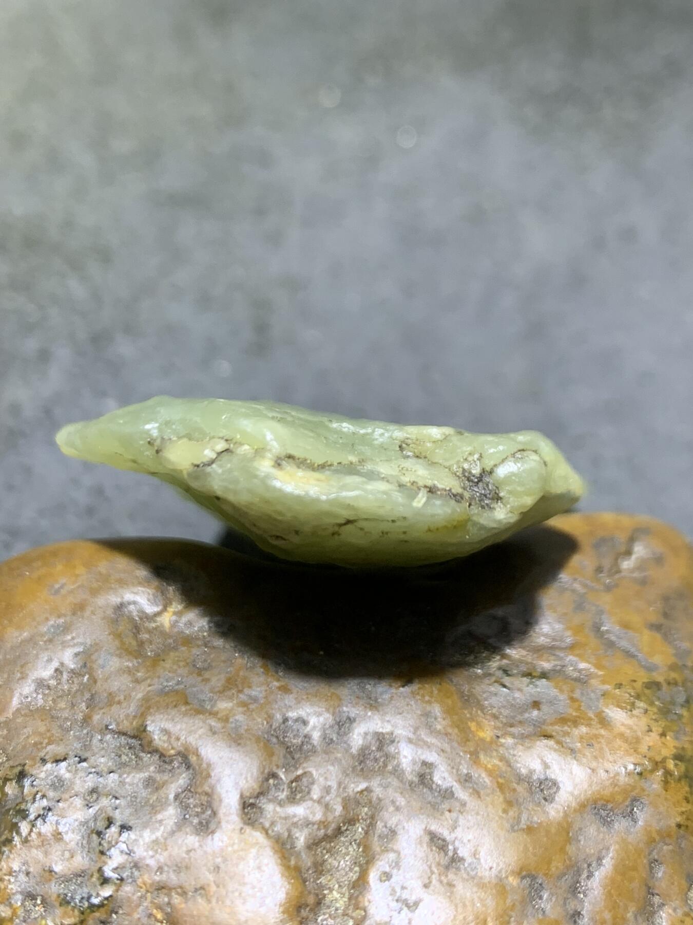 新疆戈壁风化纹和田玉青玉原石一颗