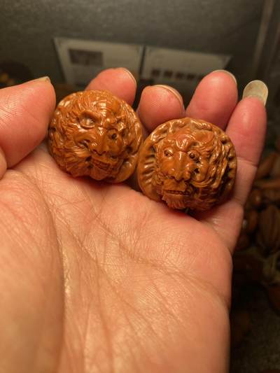 以核会友，中国非物质文化遗产苏工核雕手作 - 福利苏工核雕，纯手工雕刻，老树白狮子10年老核桃钟馗百态，个性十足，等待有缘人，市场无同款，尺寸3.58喜欢的来