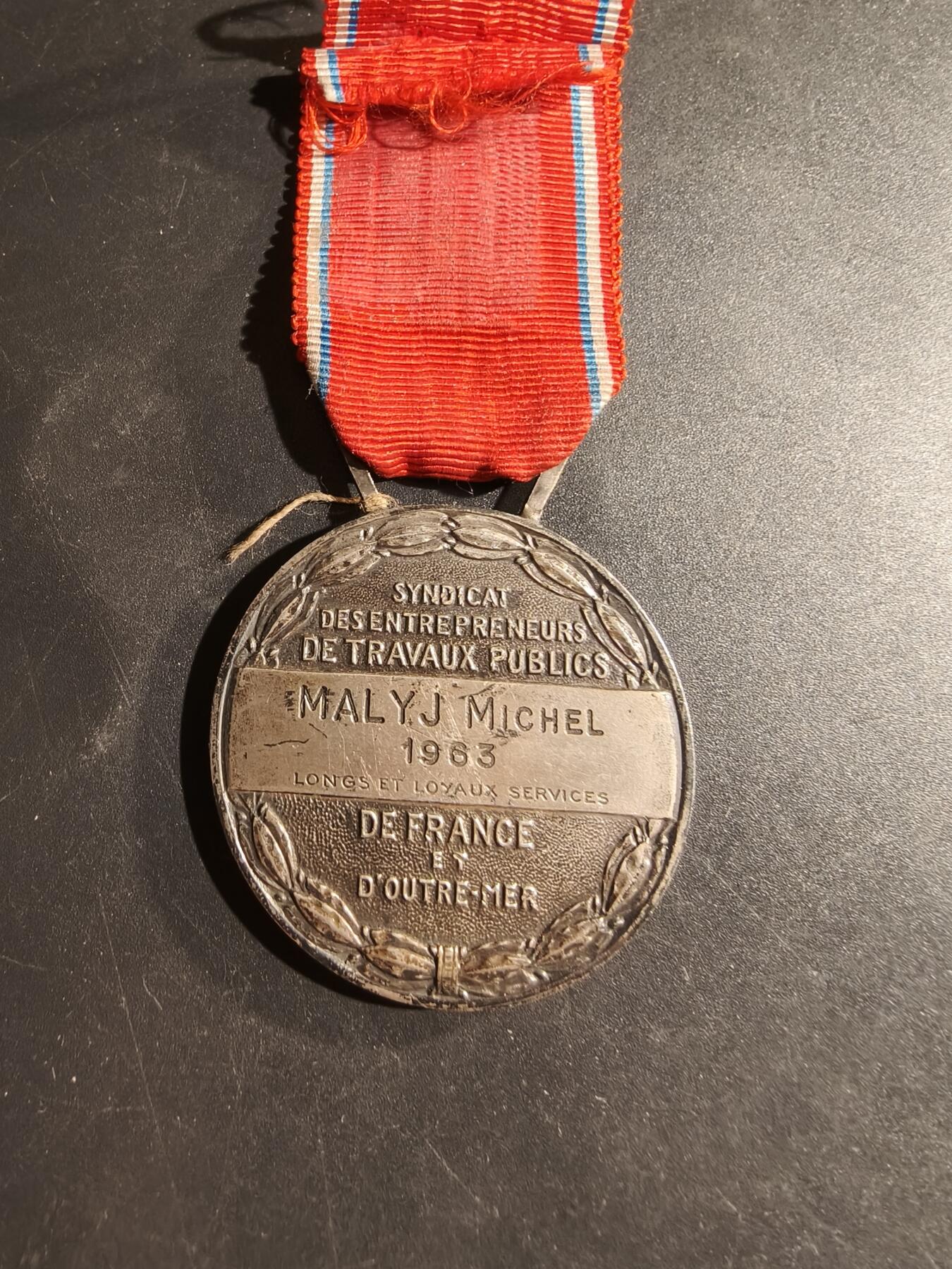 老王徽章第169期 法国银级海外企业联合会公共劳动奖章    1963年实发    950银    36g 