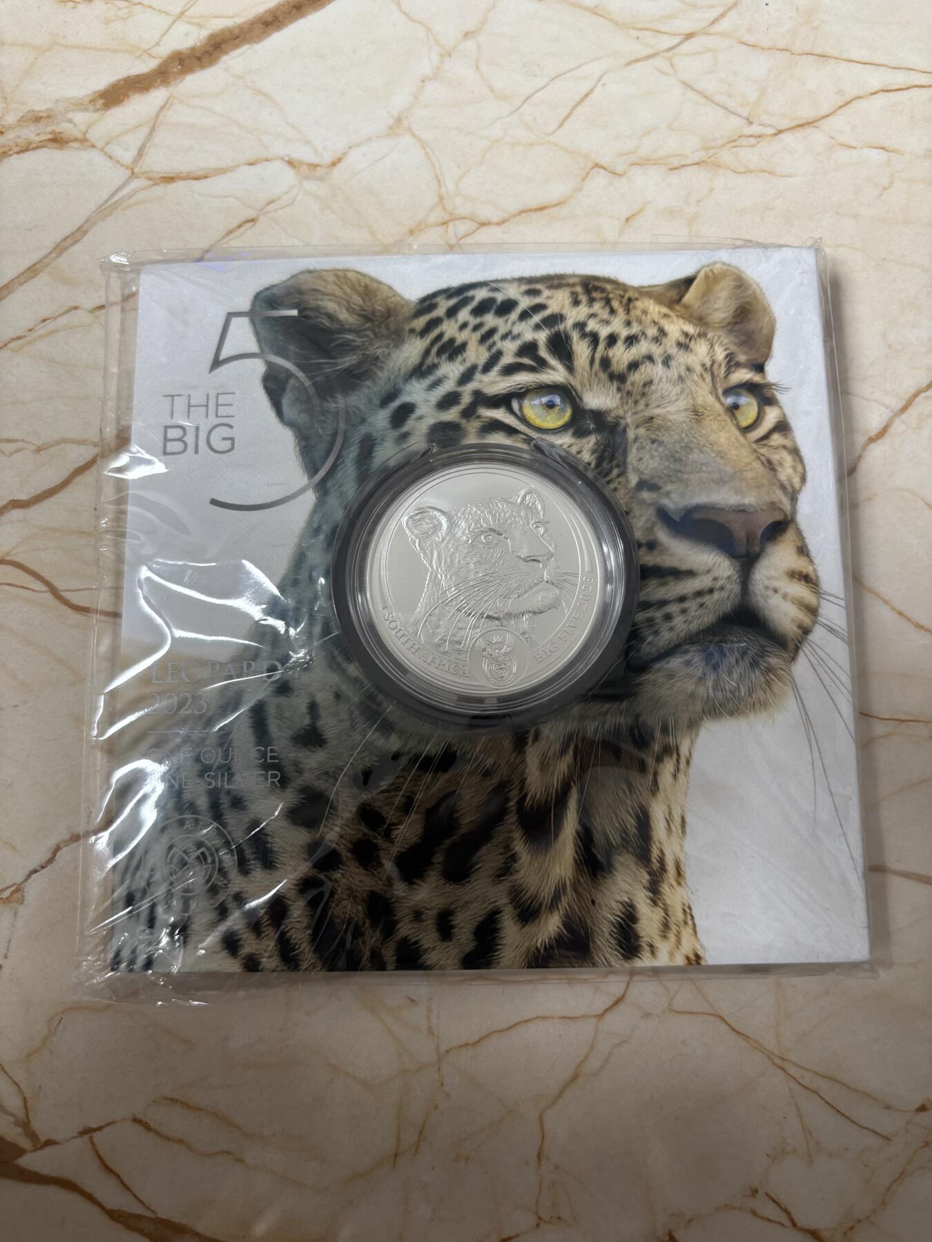 第185期拍卖 卡装南非2023年非洲五霸系列豹子1盎司纪念银币，999银，发行20000枚