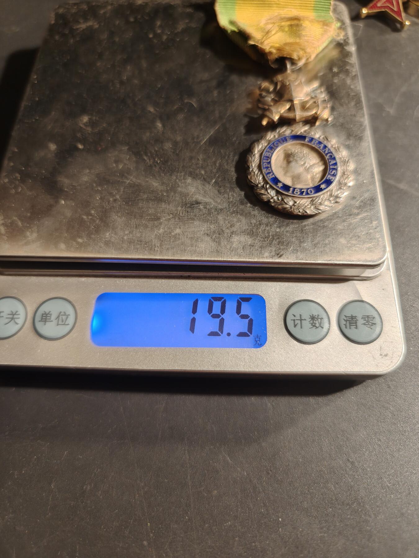 老王徽章第169期 法国军事奖章    三共时期    950银镀金珐琅    19.5g