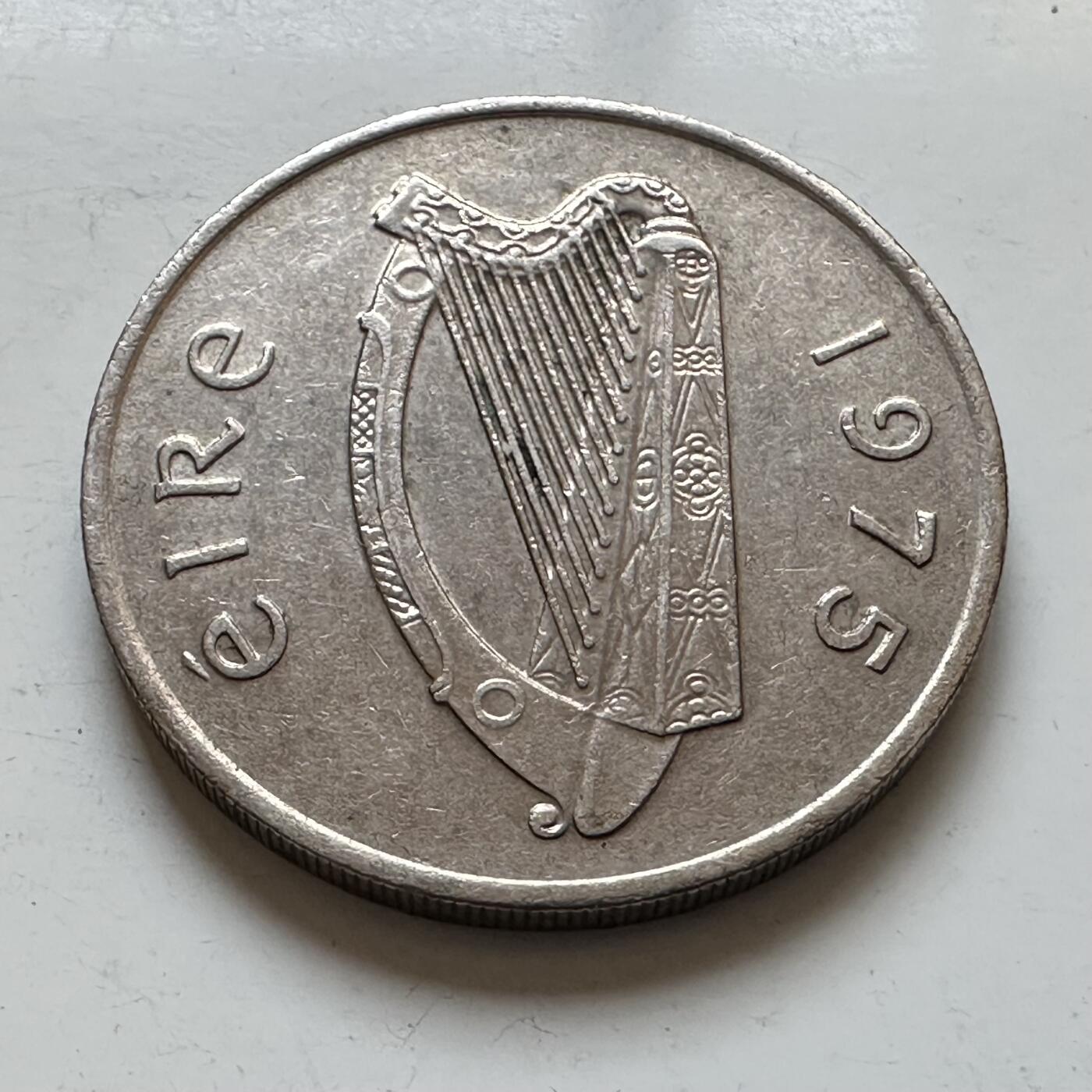 🌹外币初藏🌹🐯2025年第140场  每周二四六晚8️⃣点 接代拍 爱尔兰1975年10便士b