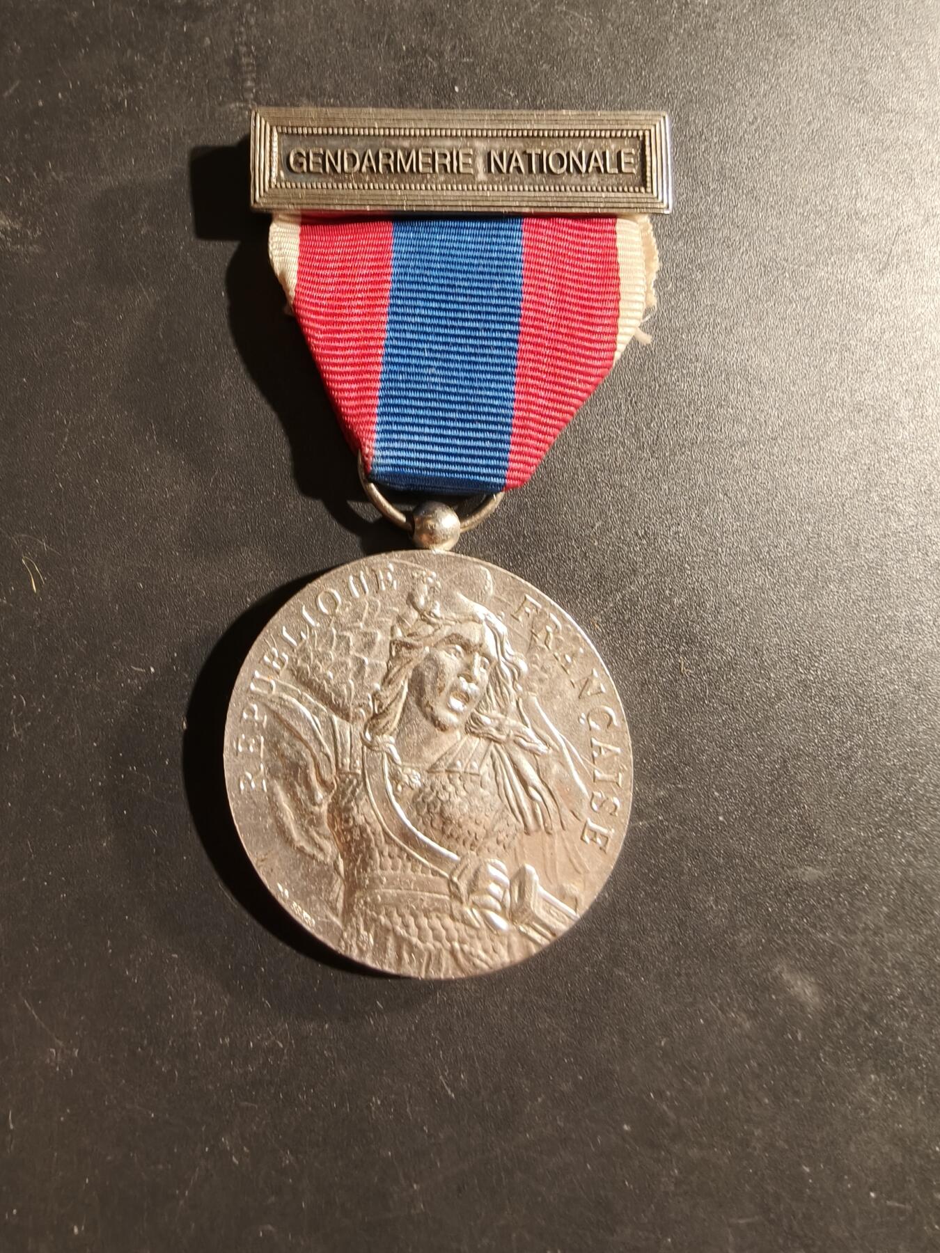 老王徽章第169期 法国银级国防服役奖章     国家宪兵勋条