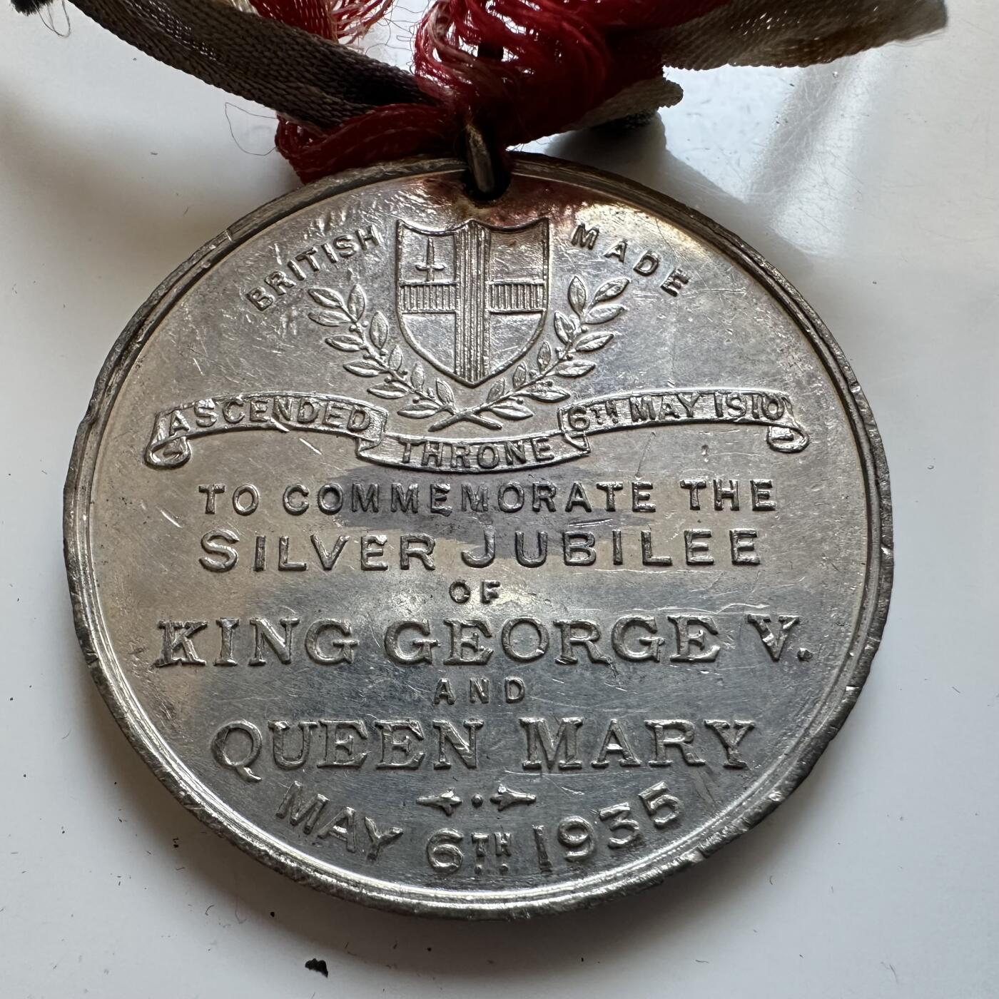 🌹外币初藏🌹🐯2025年第140场  每周二四六晚8️⃣点 接代拍 英国1935年乔治五世银禧纪念章 38.5毫米 锡制 19.3克