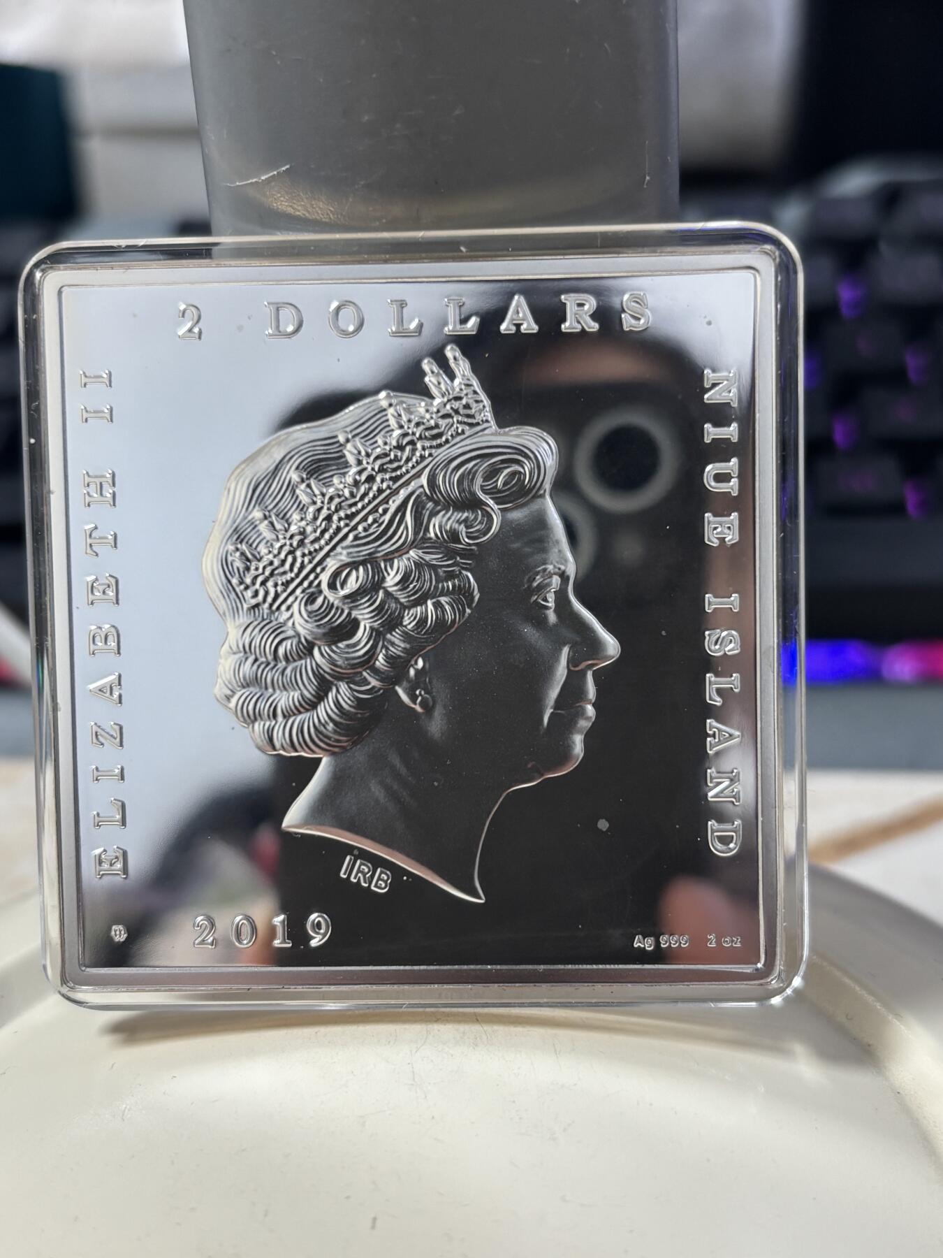 第185期拍卖 纽埃2019最昂贵的名画系列大溪地妇女2盎司纪念银币，999银，发行600枚