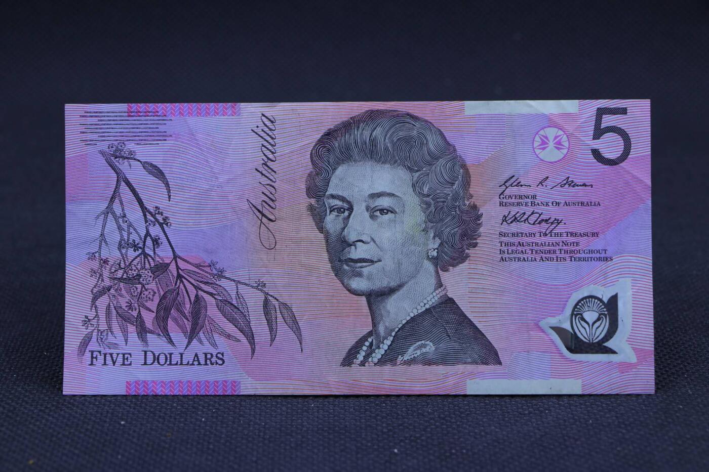 【淘币小摊】限时拍第八百二十八拍  纸币场  满百包邮可预留两周  周一统一发货    澳大利亚5元塑料钞【有折】