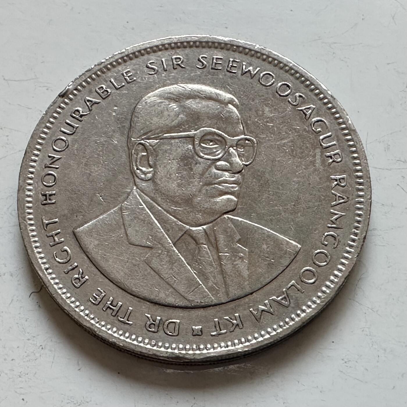 🌹外币初藏🌹🐯2025年第140场  每周二四六晚8️⃣点 接代拍 毛里求斯1992年五卢比