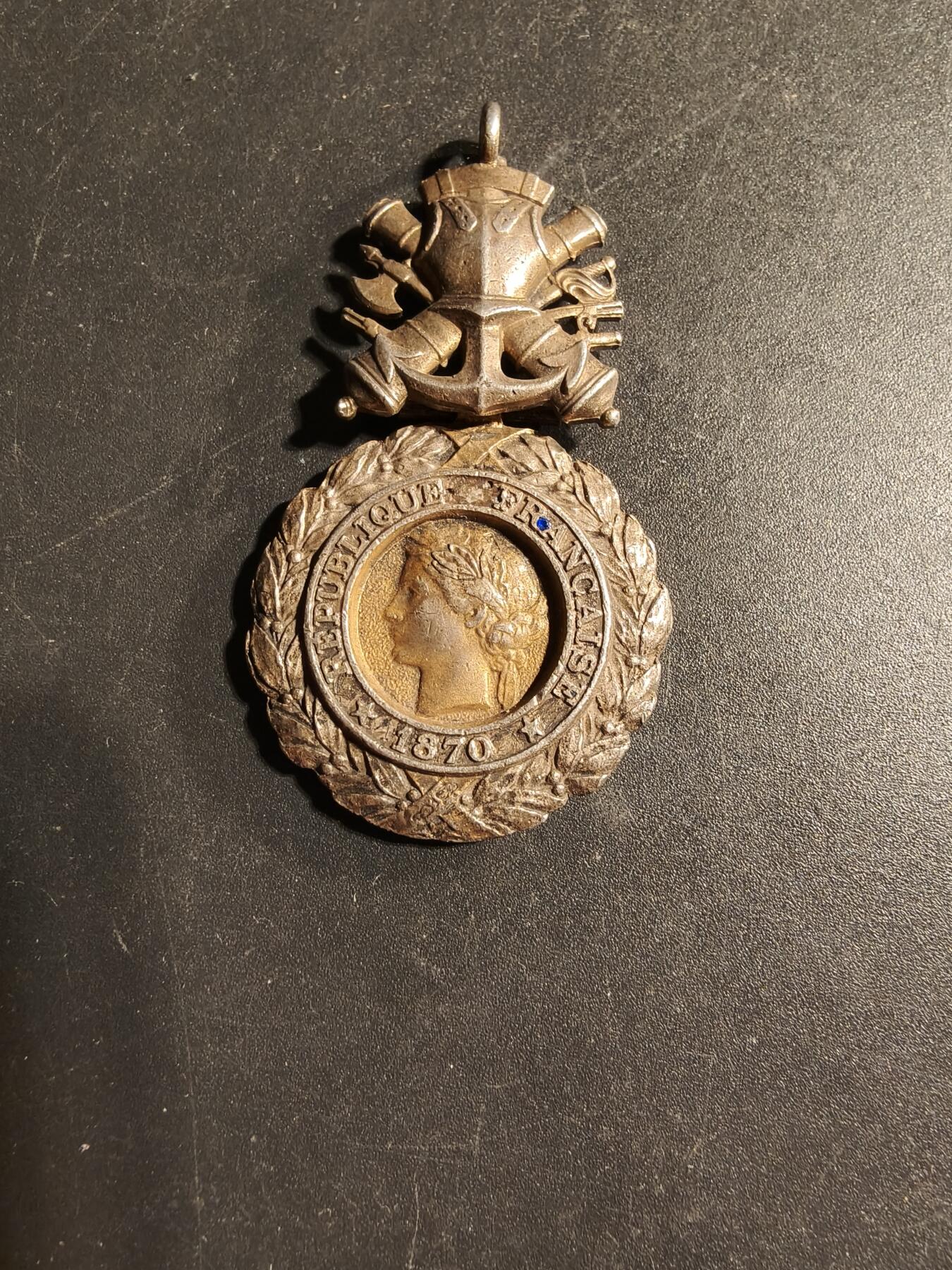 老王徽章第169期 法国军事奖章    三共时期     950银镀金珐琅    无上挂     18.1g
