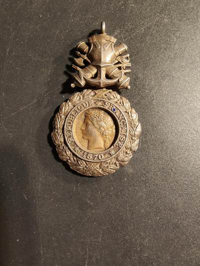 老王徽章第169期 - 法国军事奖章    三共时期     950银镀金珐琅    无上挂     18.1g