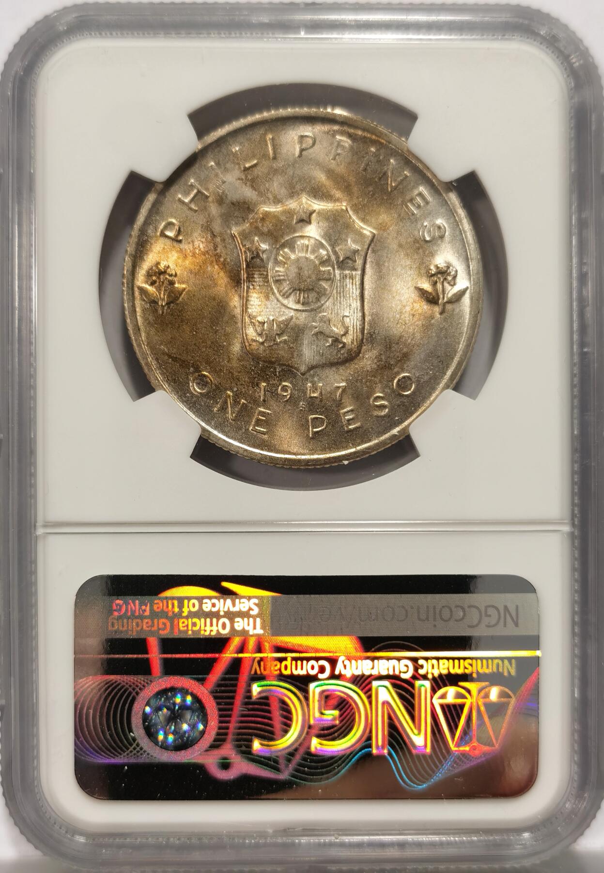 博洋堂世界钱币拍卖第151期（全场包邮） NGC MS65 1947年菲律宾麦克阿瑟纪念1比索大银币，双面车轮转光，带漂亮淡彩，该品种带彩少见。