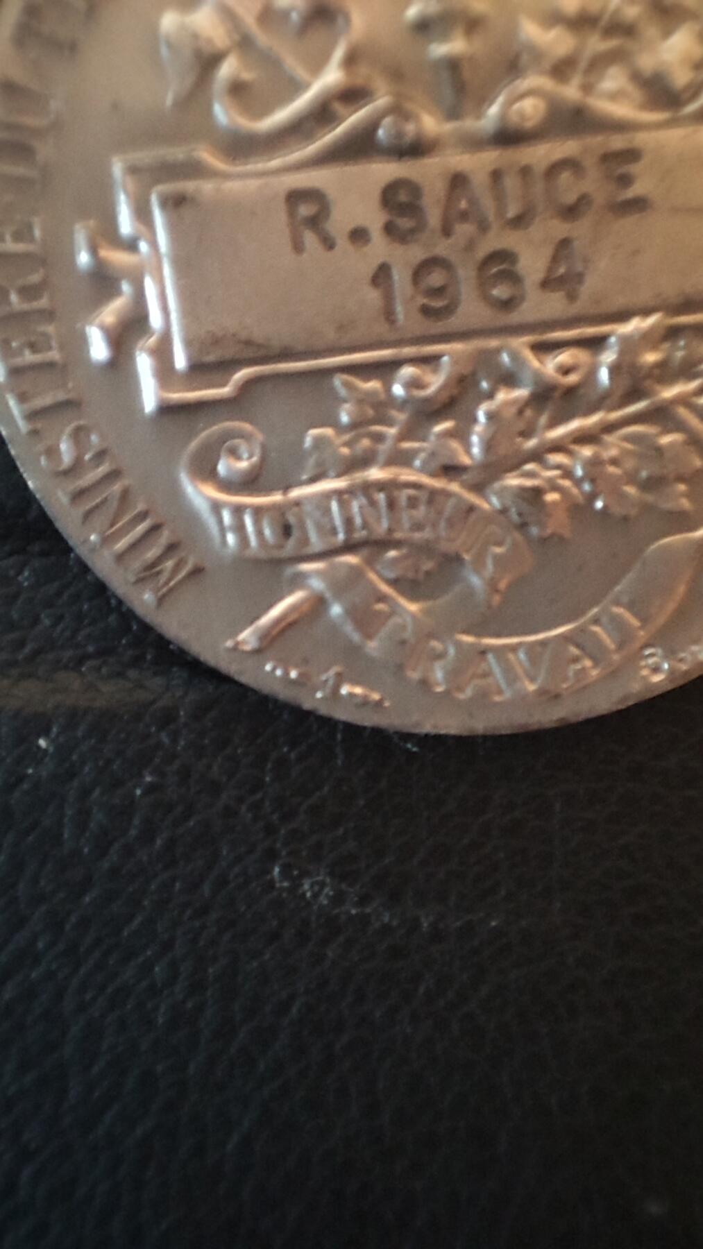 全场0元起拍，周六（12.13）下午5点开始，第70期 法国劳动奖章，银质。