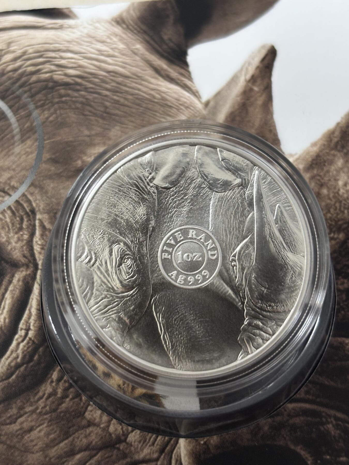 第185期拍卖 卡装南非2022年非洲五霸犀牛1盎司纪念普制银币，999银，发行15000枚