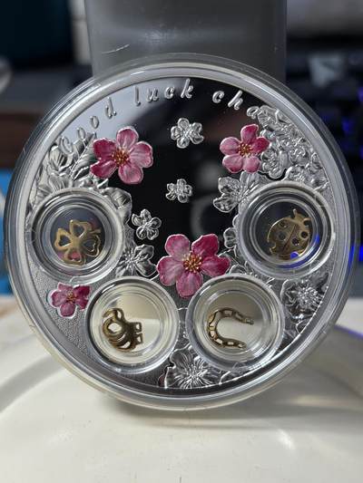 第185期拍卖 - 纽埃2017镶嵌四叶草马蹄跌大象瓢虫幸运符彩银币，999银，发行500枚，77.75克