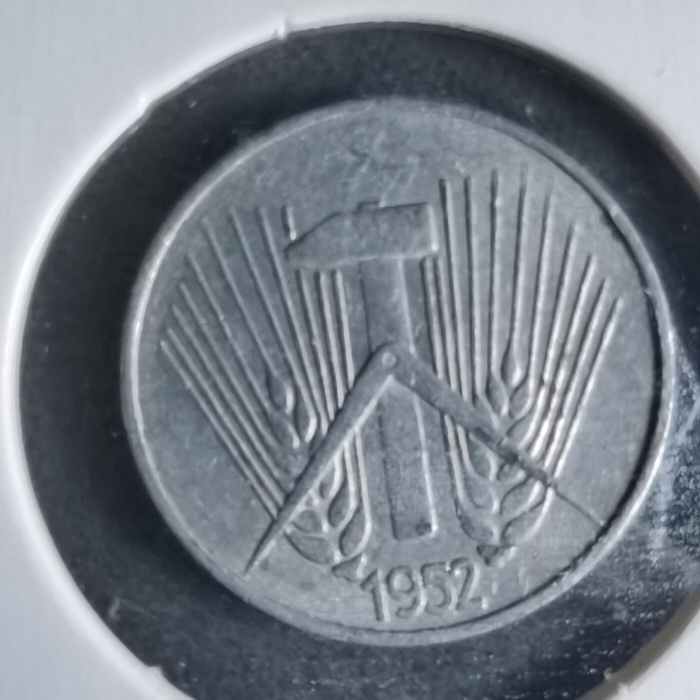 沼泽如烟--第928场 东德1952年1芬尼