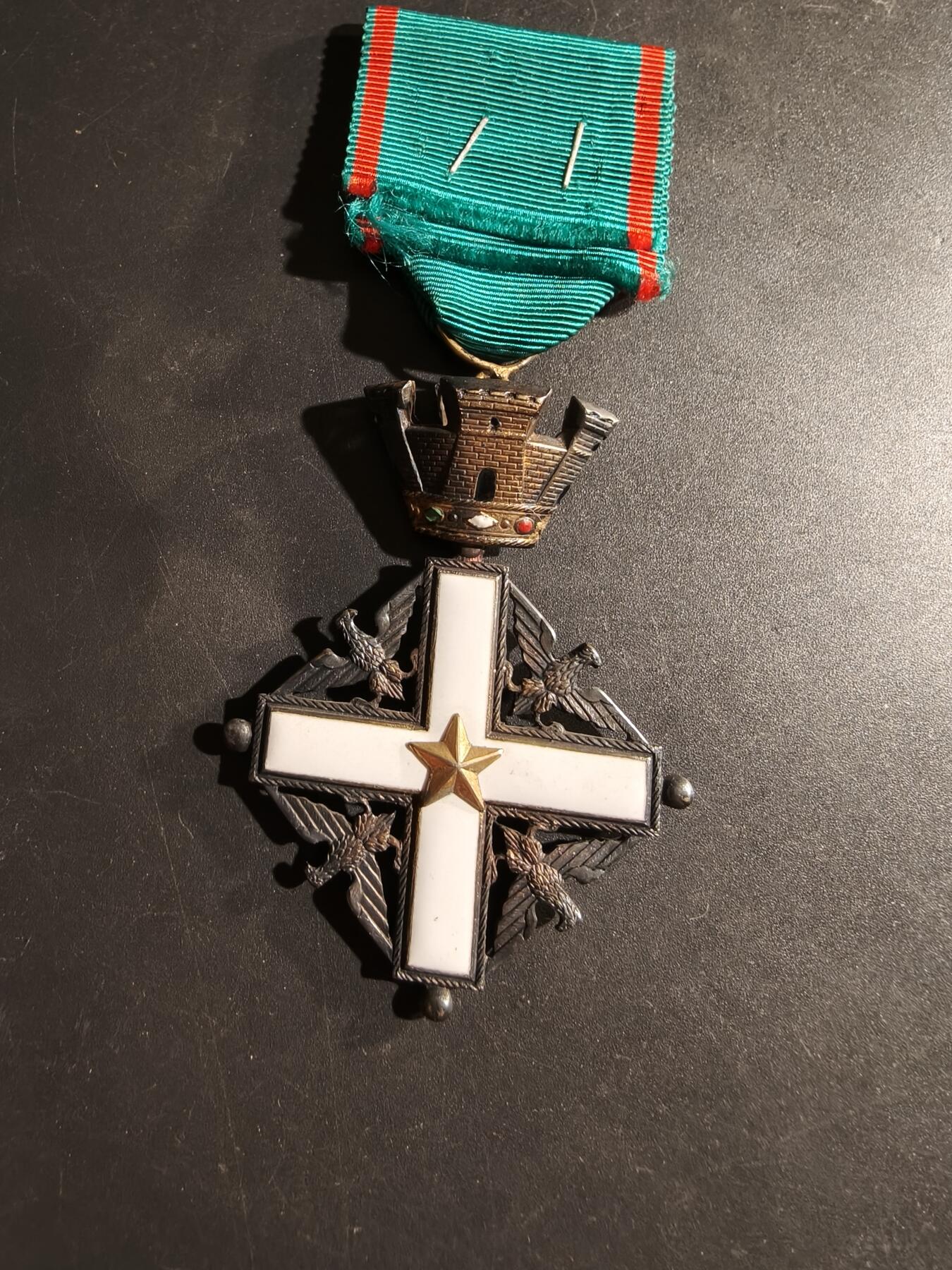 老王徽章第169期 意大利骑士级共和国功勋勋章     银质珐琅 