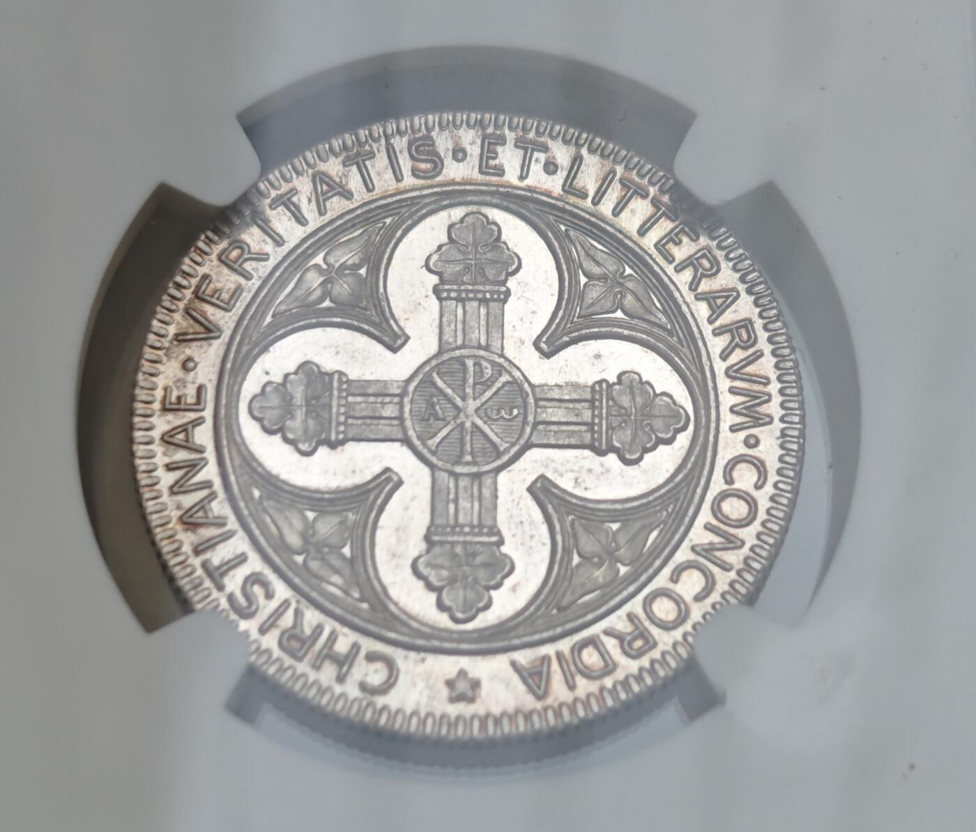 瓶子🏺第220期拍卖会  1863年法国丹策尔宗教学院JETON银质代币  图案精美底板有镜面感  稀少品种   NGC MS64