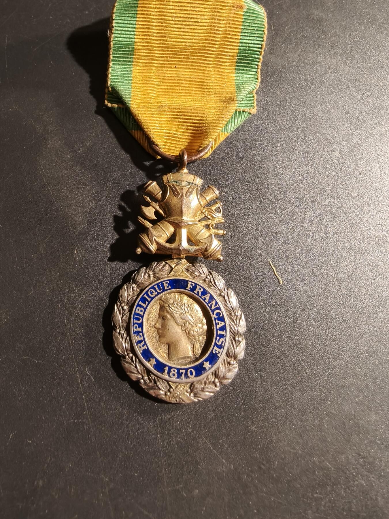 老王徽章第169期 法国军事奖章    三共时期    950银镀金珐琅     20g