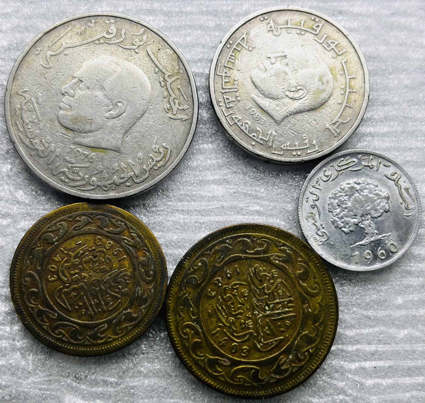 文馨钱币收藏第 284 场，【 长期接收代拍品】老藏家拍品南朝鲜李承晚时期货币，泰国大型纪念币，土耳其各时期及各国套币场 好品突尼斯 5 枚套