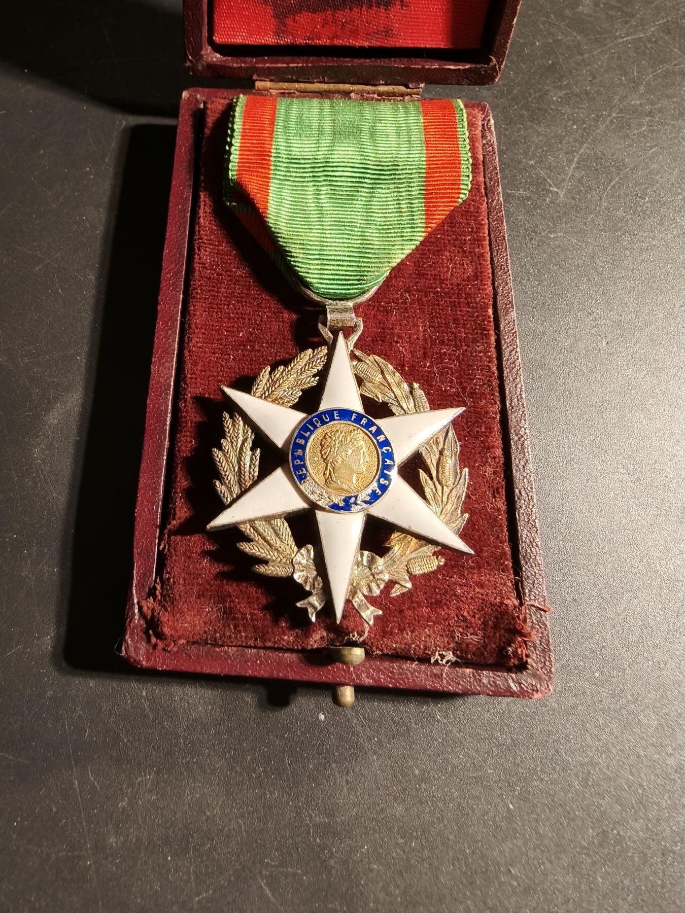 老王徽章第169期 法国骑士级农业功绩勋章     原盒     银质珐琅