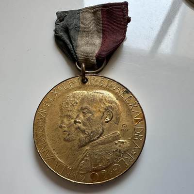 🌹外币初藏🌹🐯2025年第140场  每周二四六晚8️⃣点 接代拍 - 英国1902年爱德华七世加冕纪念章 35毫米18.9克 铜制镀金b