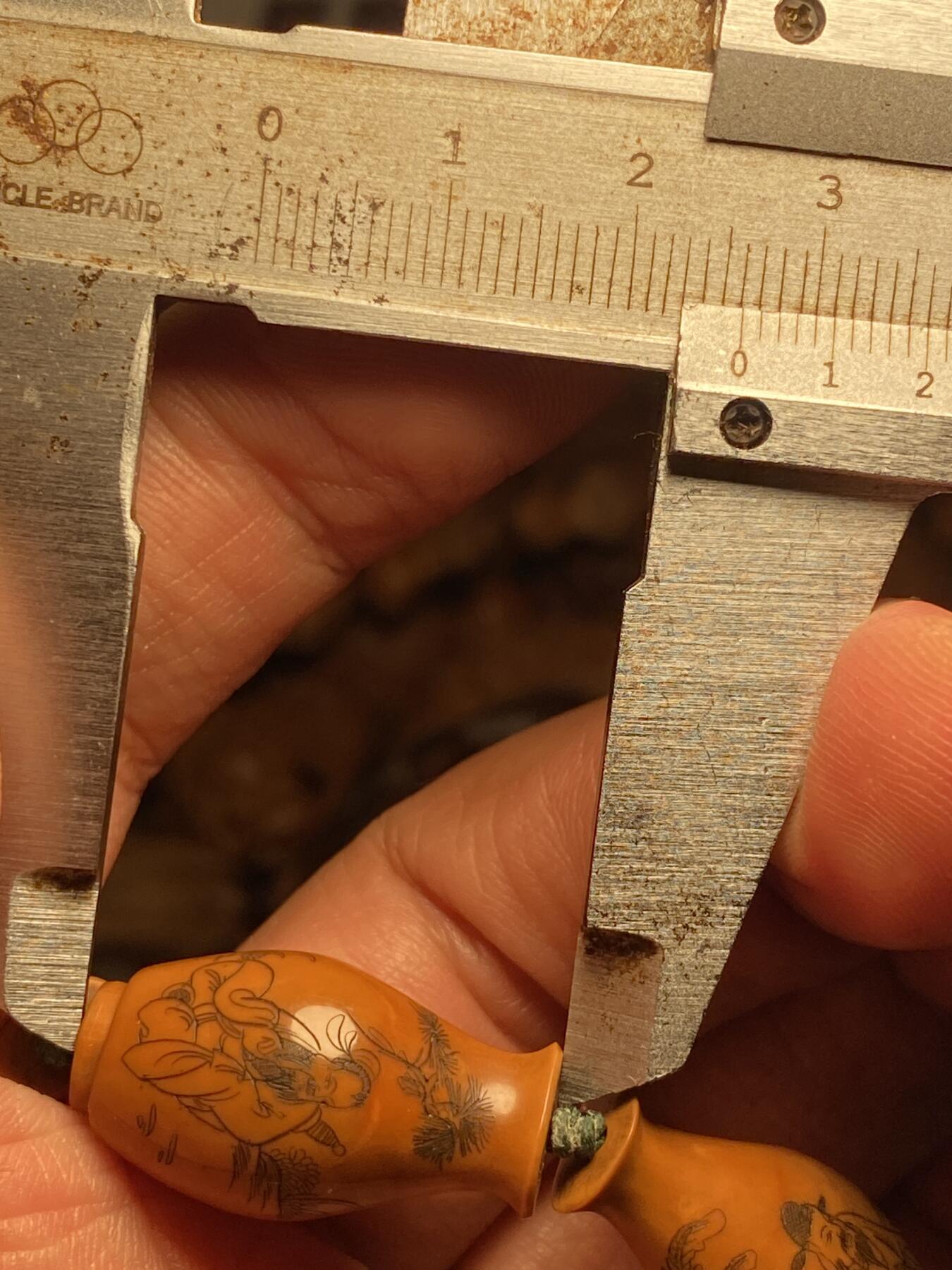 以核会友，中国非物质文化遗产苏工核雕手作 福利苏工核雕，纯手工雕刻，老苏工精品二花四季平安，八仙过海各显神通个性十足，等待有缘人尺寸1。4x2.6喜欢的来