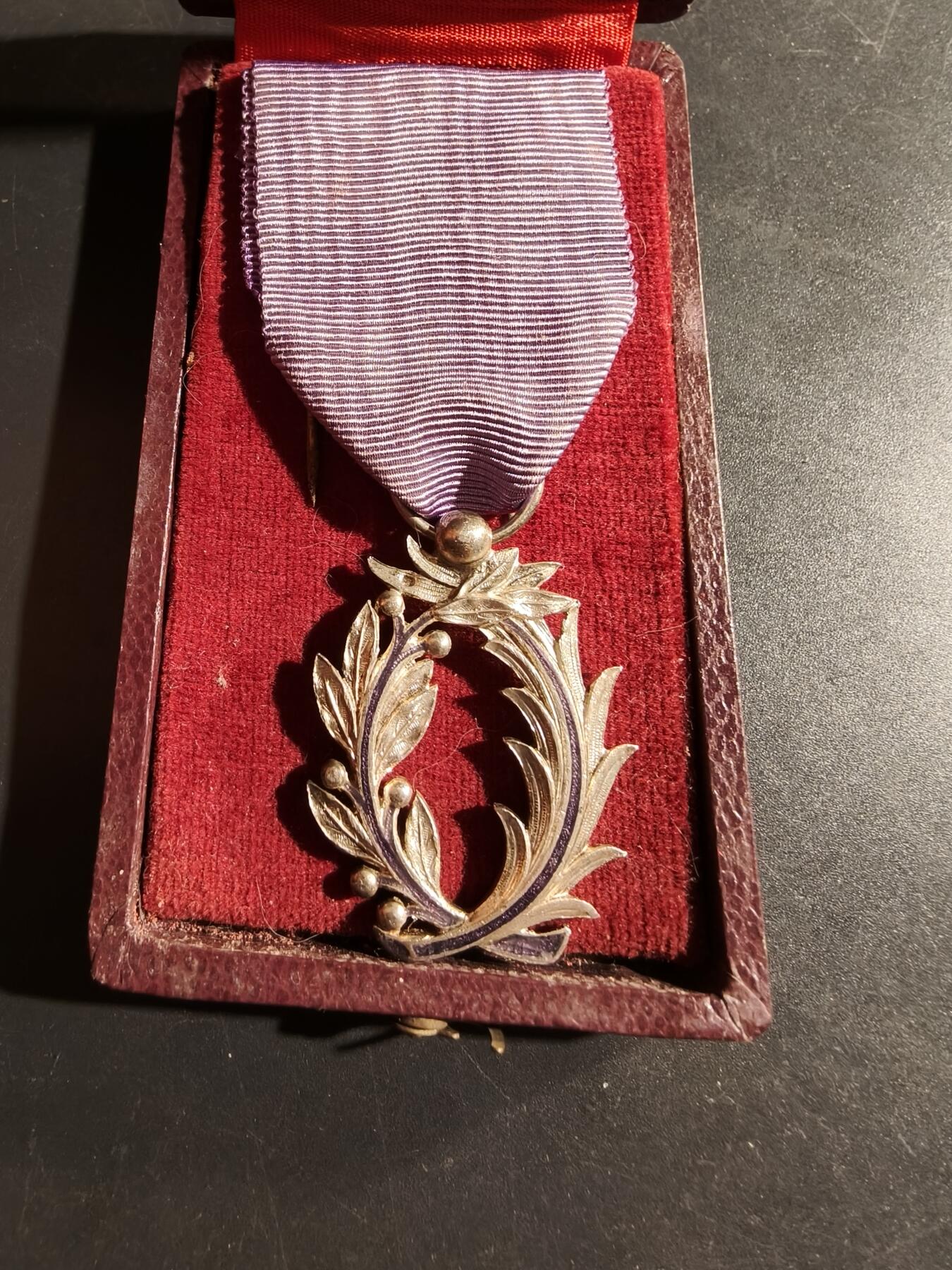 老王徽章第169期 法国骑士级棕榈叶勋章    原盒    银质珐琅    带银标