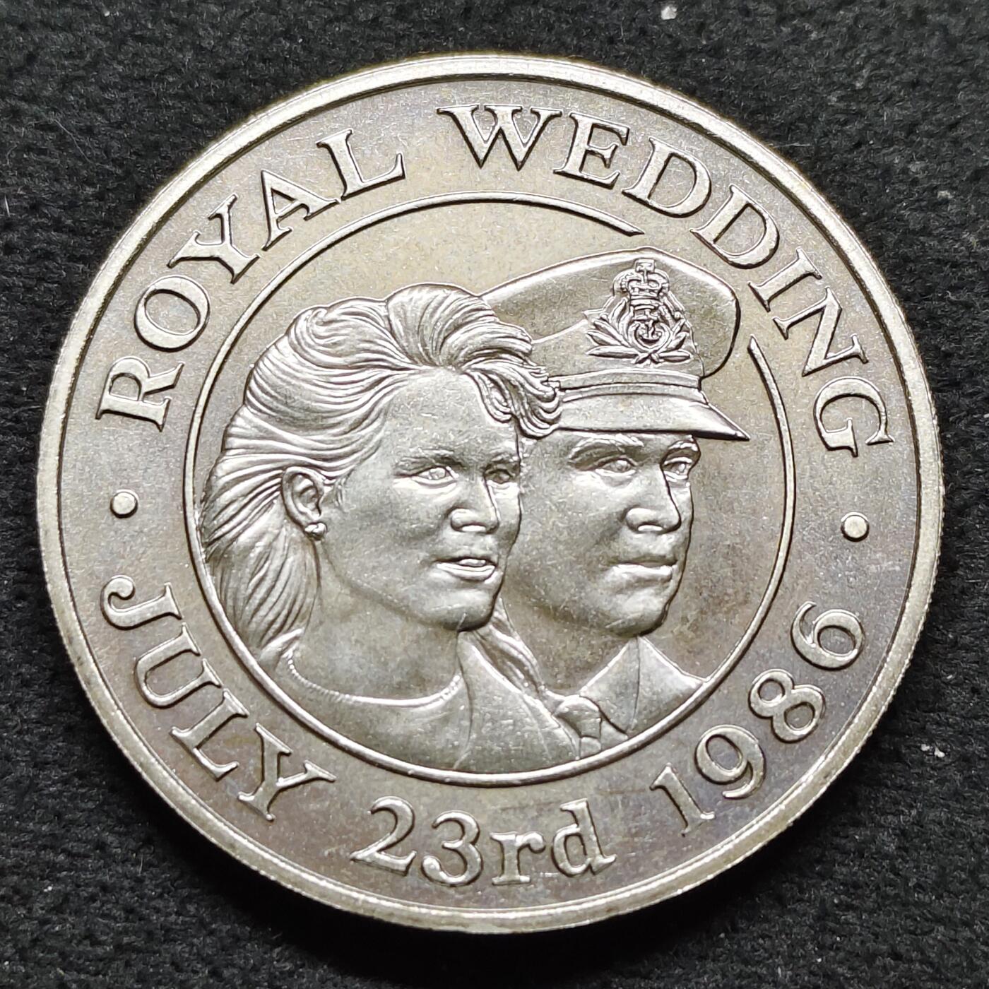 【全场包邮】纯粹捡漏拍484场（免费代拍第21场） 圣赫勒拿和阿松森1986年50便士安德鲁·阿尔伯特·克里斯琴和莎拉·弗格森皇家婚礼克朗型纪念币