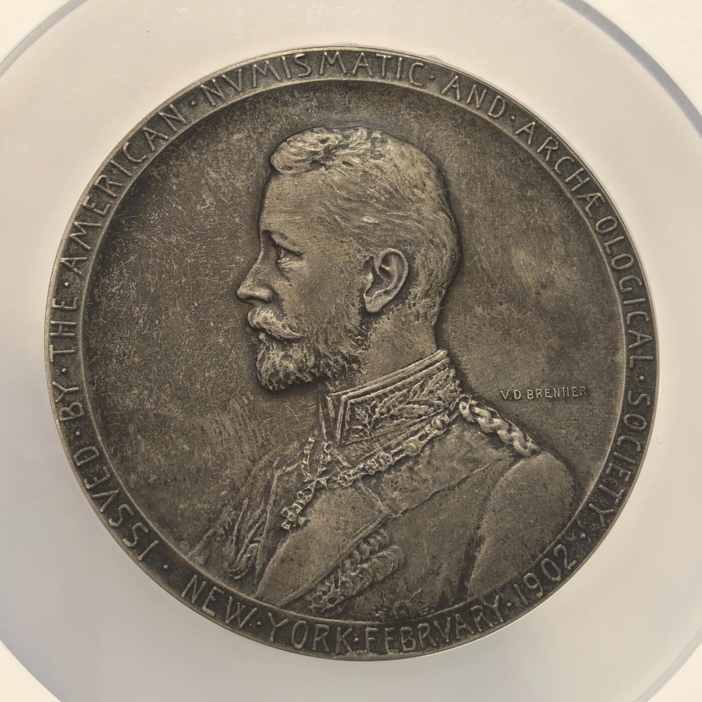 博洋堂藏家专场系列之美国钱币白金之夜专场②暨第152期（全场包邮）  NGC MS64 美国1902年纪念德国普鲁士王子访问纪念大银章 尺寸69.7MM 正面为身穿戎装的普鲁士王子 背面为代表商业繁荣的墨丘利身处云层中看向西方 在背面的右下角还有代表美国的盾徽和普鲁士的鹰徽 老包浆 雕刻的极其精美 发行量301枚 matte工艺