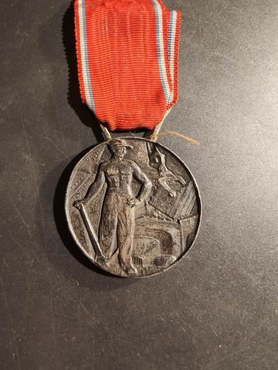 老王徽章第169期 - 法国银级海外企业联合会公共劳动奖章    1963年实发    950银    36g 