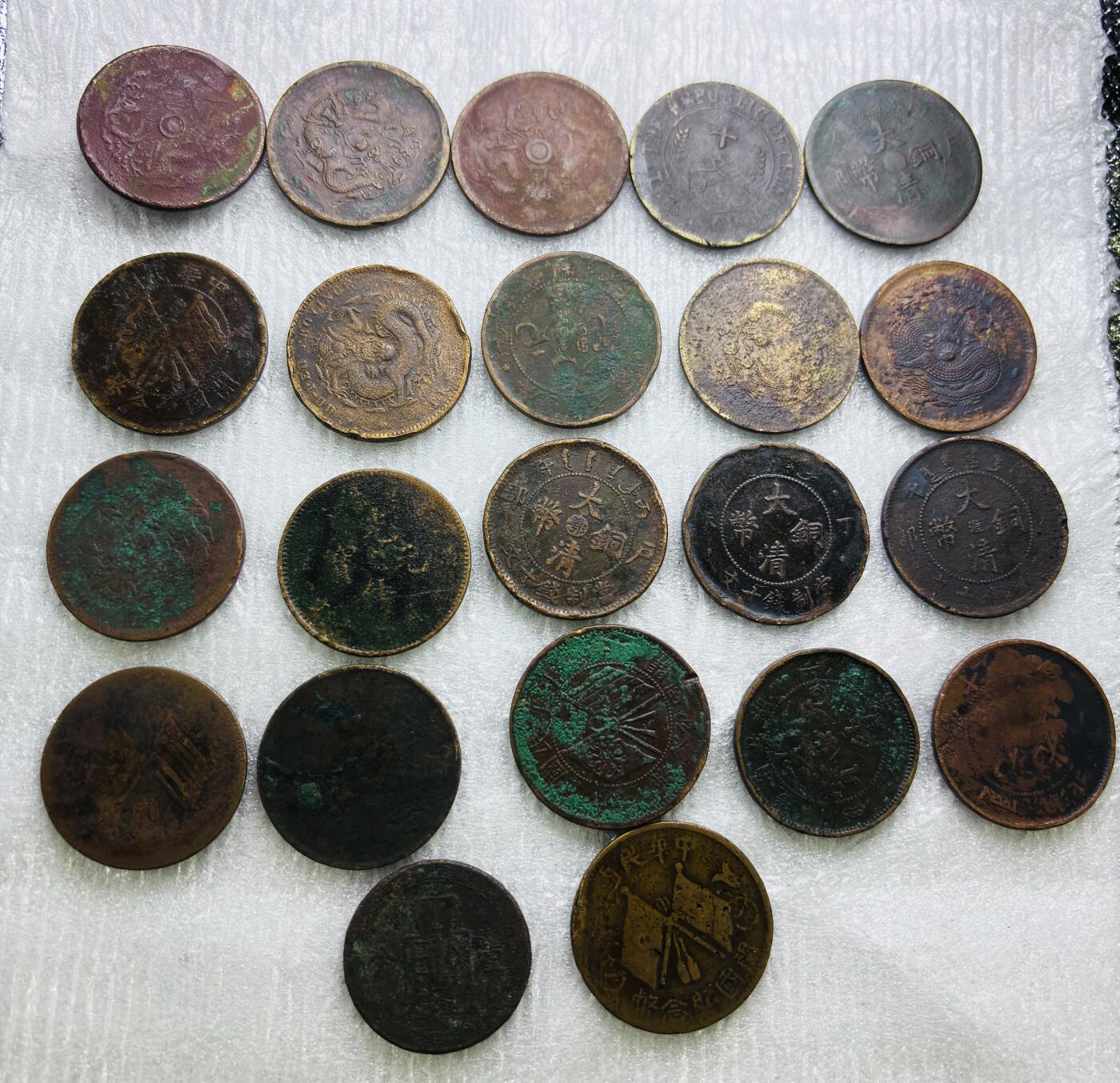 文馨钱币收藏第 284 场，【 长期接收代拍品】老藏家拍品南朝鲜李承晚时期货币，泰国大型纪念币，土耳其各时期及各国套币场 光绪元宝，大清铜币，民国双旗，党徽一分一组 22 枚