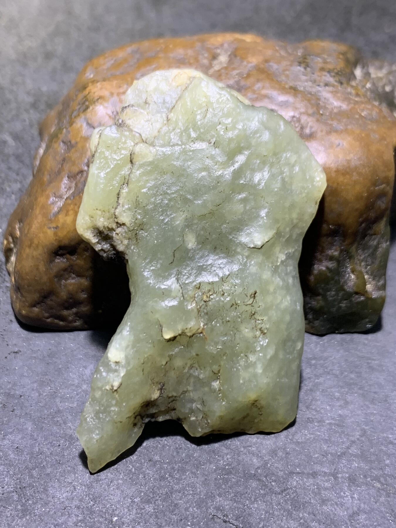 新疆戈壁风化纹和田玉青玉原石一颗