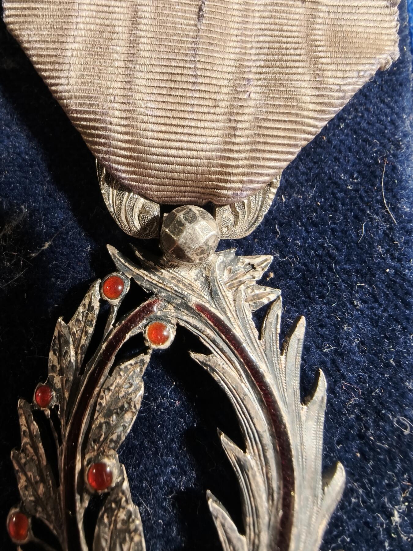 老王徽章第169期 法国军官级棕榈叶勋章    银质镀金珐琅     原盒    珠宝商定制版本 