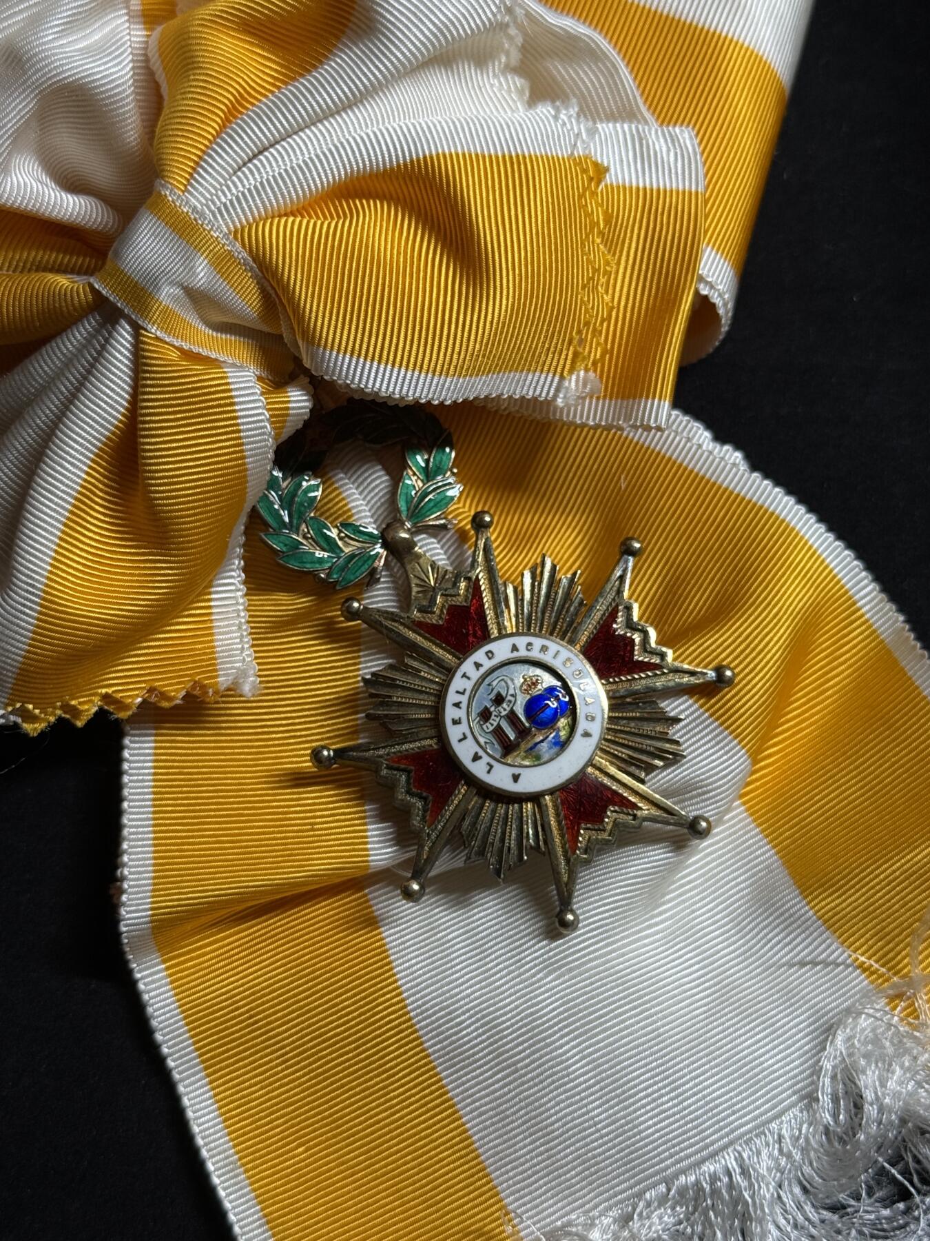 欢庆元旦！戎马世界章牌大赏第109期元旦大拍 西班牙大十字级伊莎贝拉勋章大绶，带盒子，缺少星芒章，佛朗哥时期版本，早期银制，少见