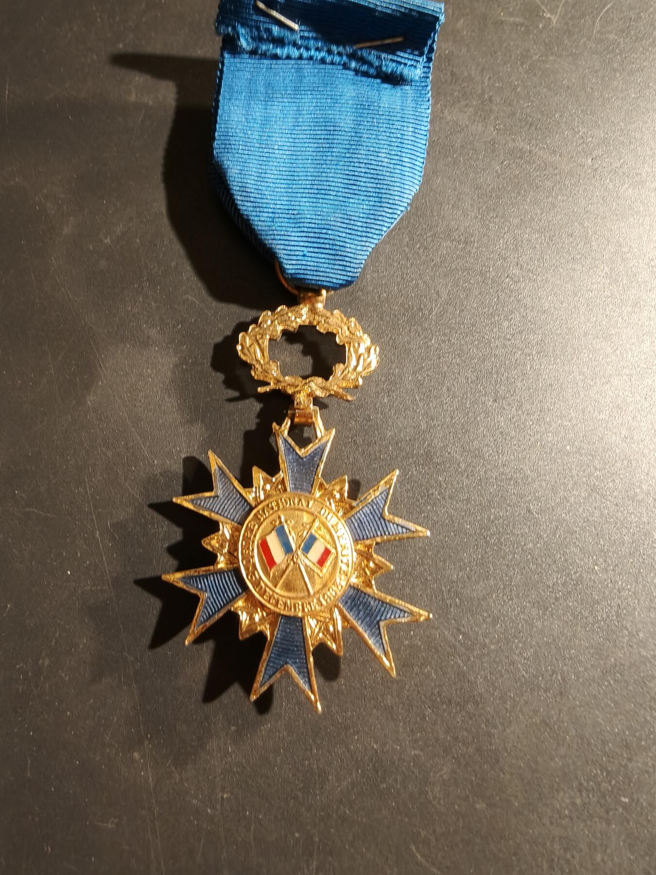 老王徽章第169期 法国军官级国家功勋勋章    原盒